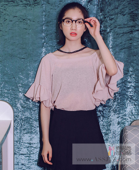 蜜妃儿一字领上衣