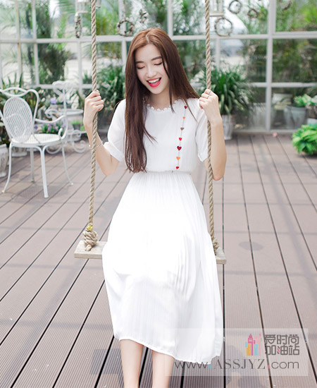 Ovia/欧薇娅白色连衣裙