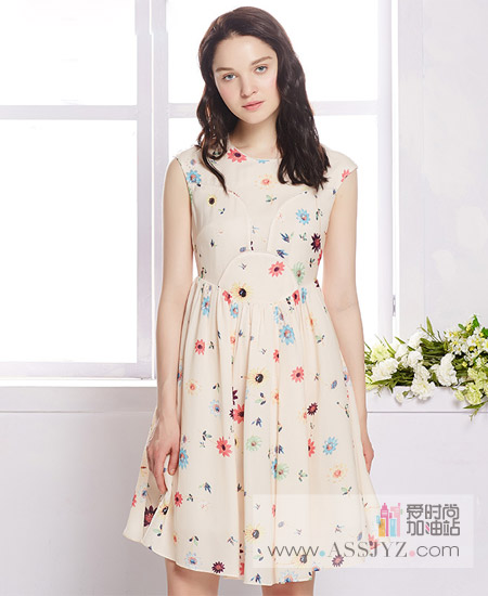 三彩印花连衣裙