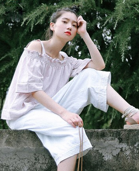 蜜妃儿露肩上衣