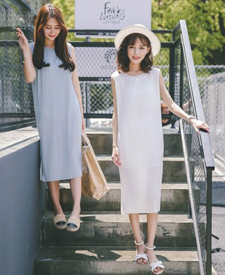 LRUD白色连衣裙