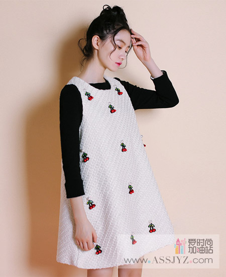 蜜妃儿钉珠连衣裙