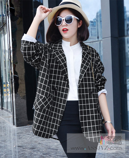 娇女王格纹西装