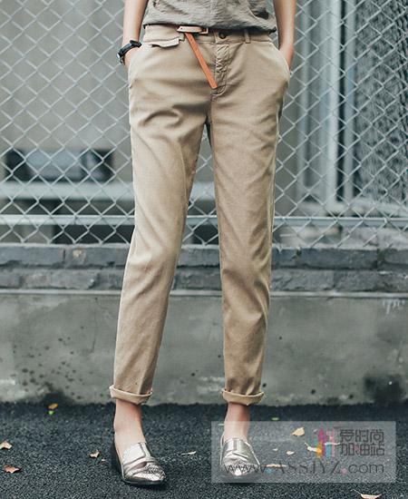卡其色工装裤搭配技巧